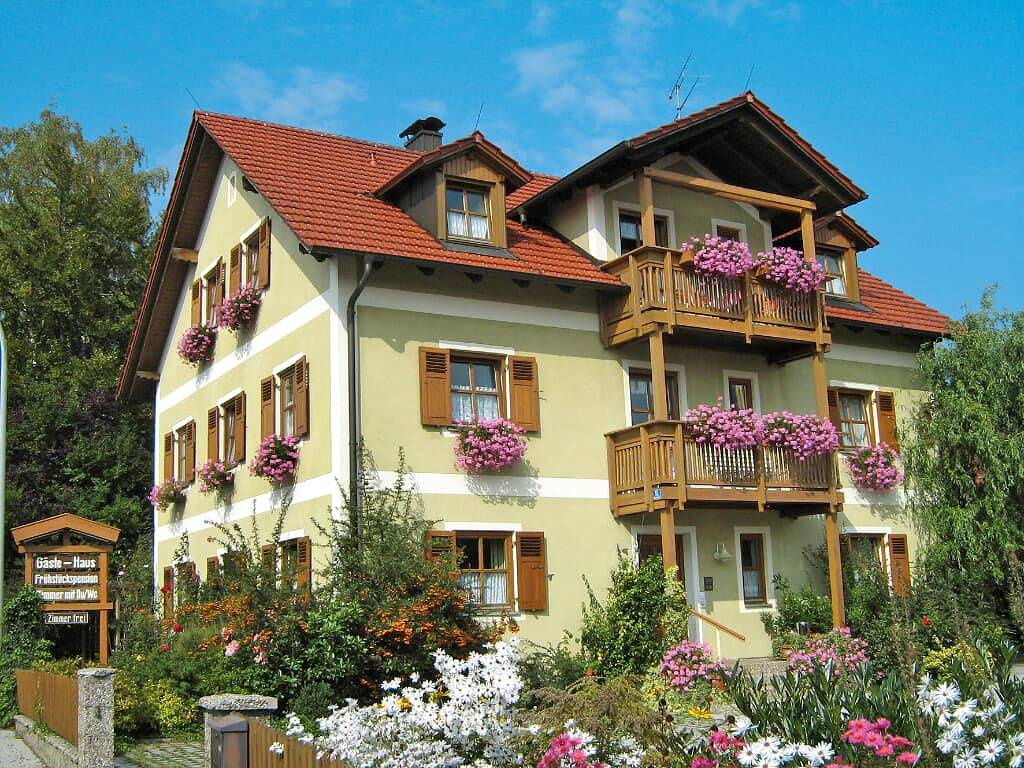 Gäste-Haus Rösch - Zweibettzimmer mit eigenem Bad in Wiesent, Ostbayern