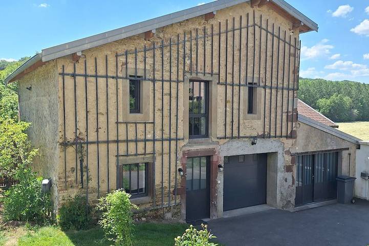 Location de vacances pour 4 personnes, avec jardin dans Ville-sur-Illon