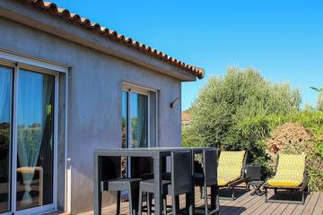 Location de vacances pour 3 personnes, avec jardin et terrasse à Sotta