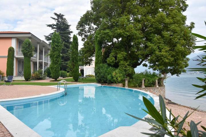 Ferienwohnung für 4 Personen, mit Pool und Ausblick sowie Seeblick und Garten in Porto Ceresio