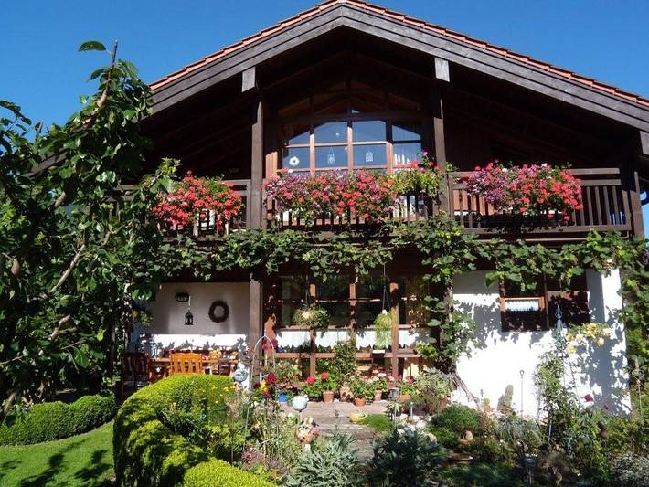 Ferienwohnung für 4 Personen, mit Balkon und Terrasse sowie Garten in Brannenburg