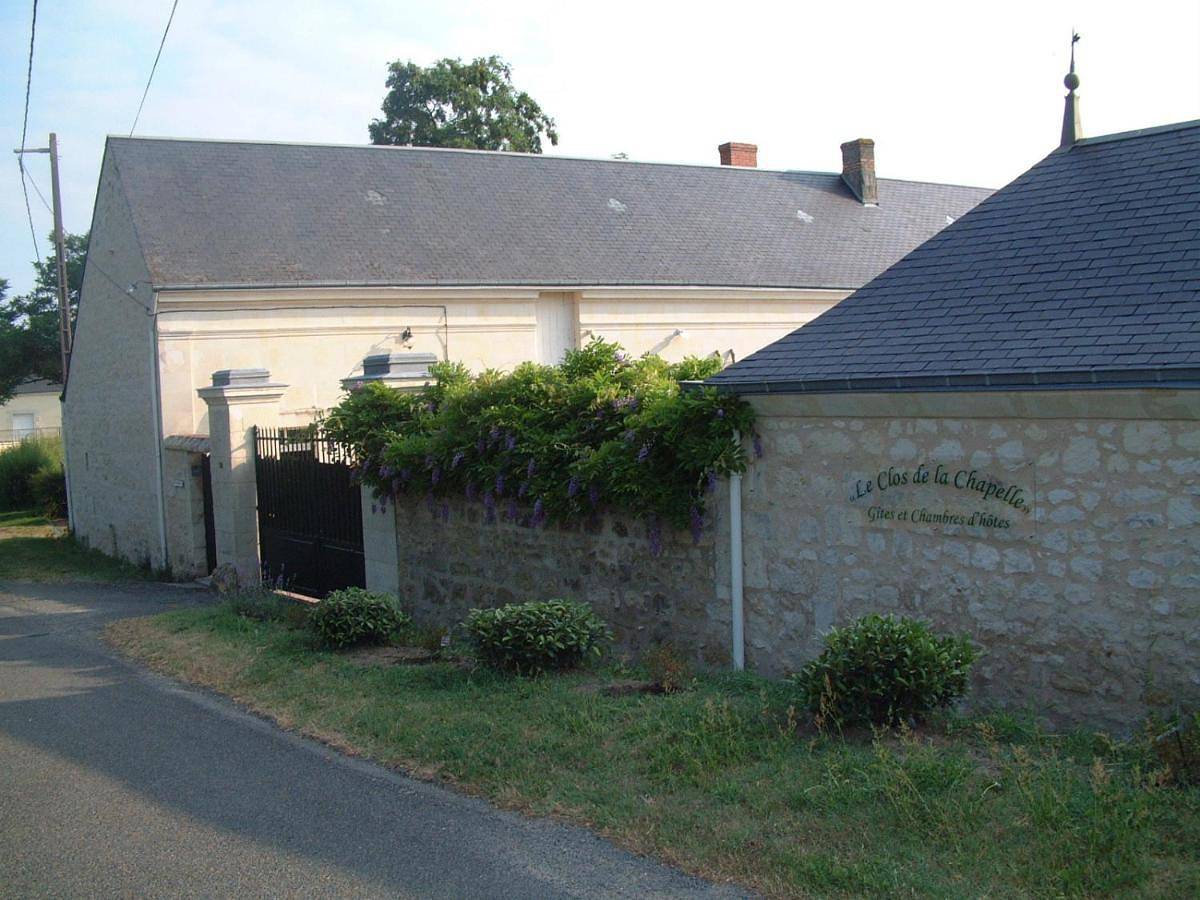 Two-Bedroom House (4 Adults) in La Chapelle-sur-Loire, Vallée de la Loire