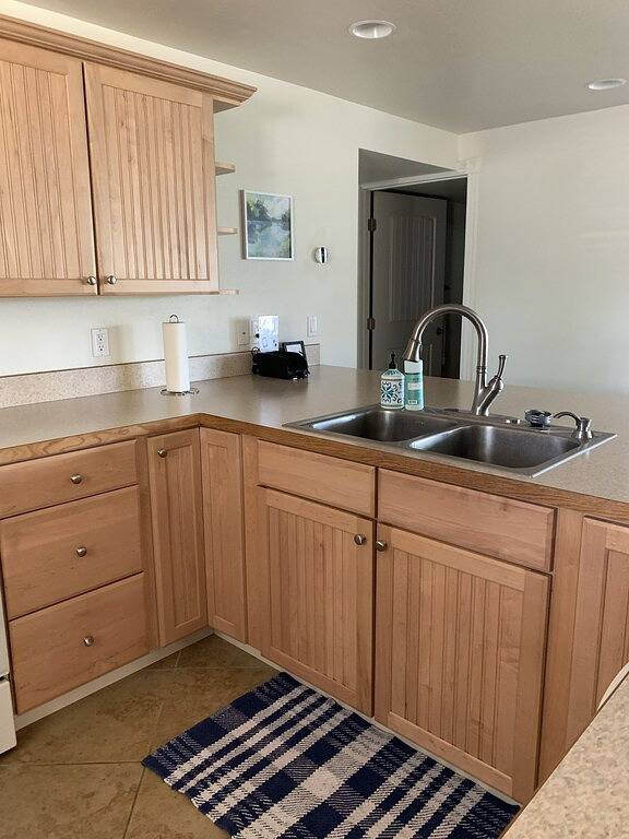 Ganze Wohnung, Lakefront Oasis - Lakefront w/ Views, Private Shared Dock, Wrap Around Deck in Flathead Nationalwald