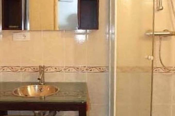 Apartamento entero, Apartamento con terraza frente a las 7 islas, hasta 4 personas. in Perros-Guirec, Costa de granito rosa