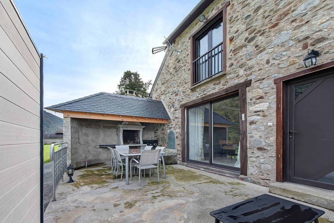Ferienhaus 'La Grange Aux Chats' mit Bergblick, WLAN und Klimaanlage in Campan, Französische Pyrenäen