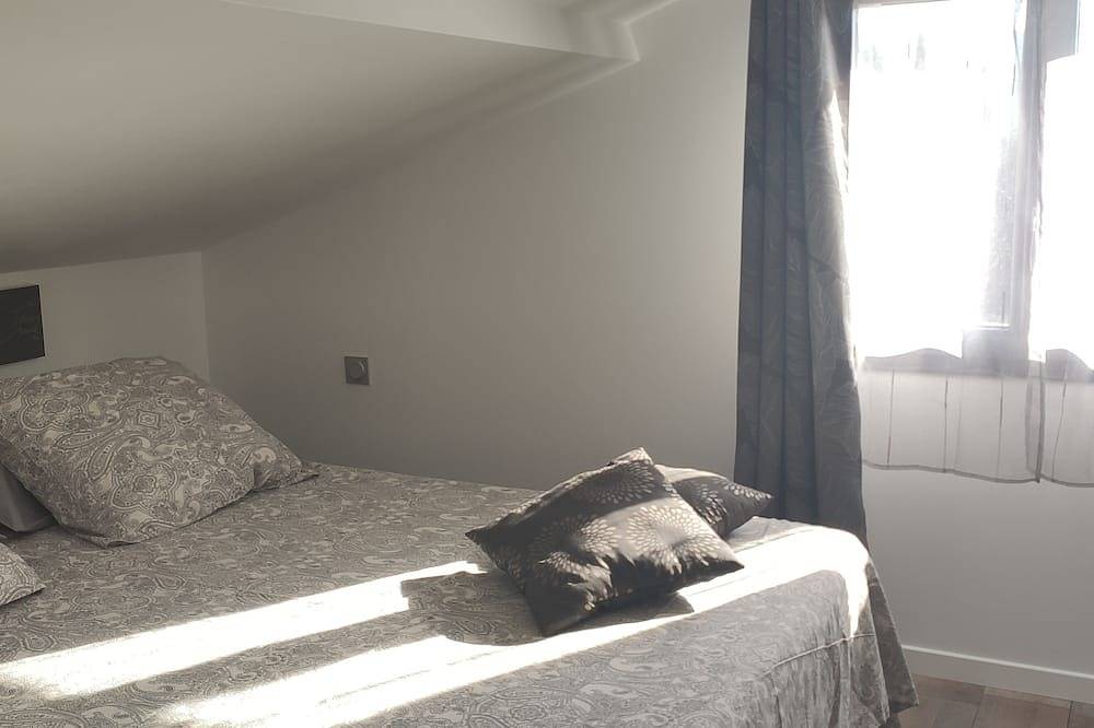 Air-Conditioned Self-Contained Apartment With Private Garden, Relaxation Area And Jacuzzi. in Saint-Cézaire-sur-Siagne, Cannes region