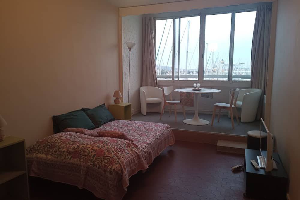 Appartement entier, T1 vue mer Port de Toulon...... in Toulon, Côte méditerranéenne (France)