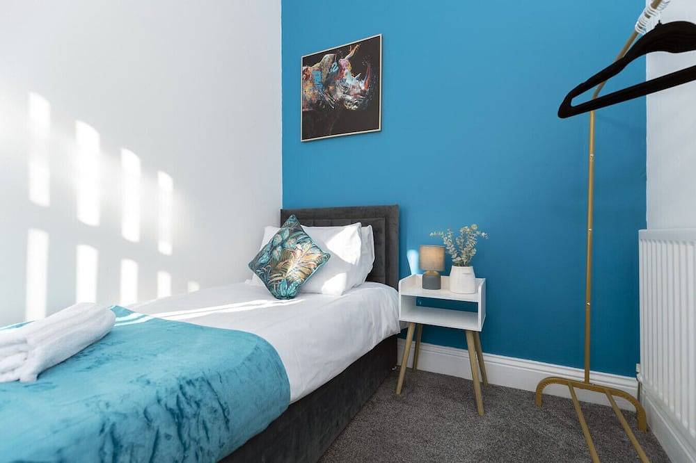 Newly Renovated 3Br House near hospital & uni in Sunderland