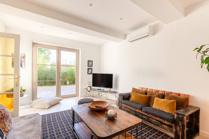 Holiday Home 'La Petite Bastide' with Mountain View, Wi-Fi and Air Conditioning in Sanary-sur-Mer, Mediterranean Coast (France)