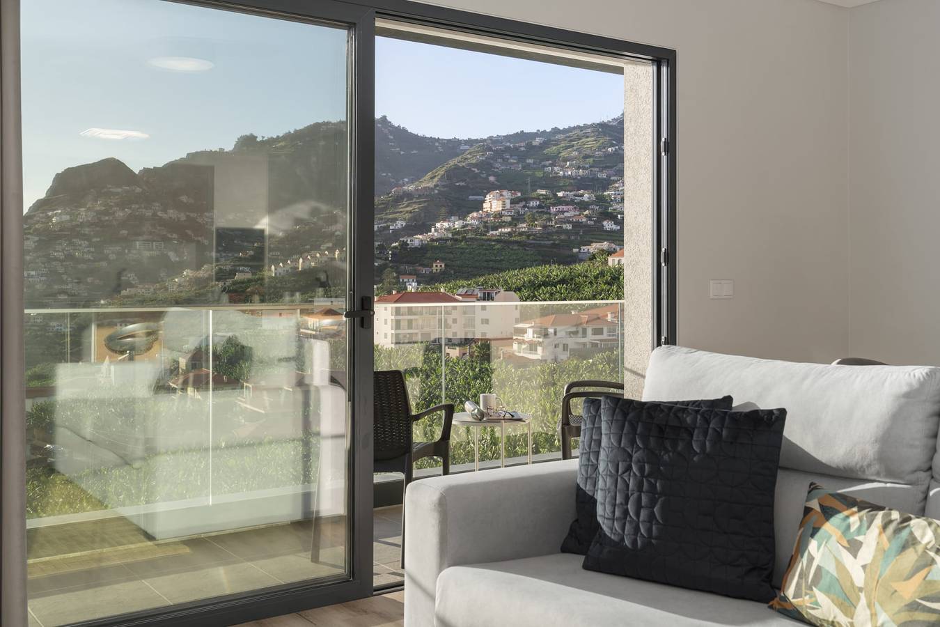 Ganze Wohnung, Ferienwohnung für 6 Personen mit Balkon in Câmara de Lobos, Madeira