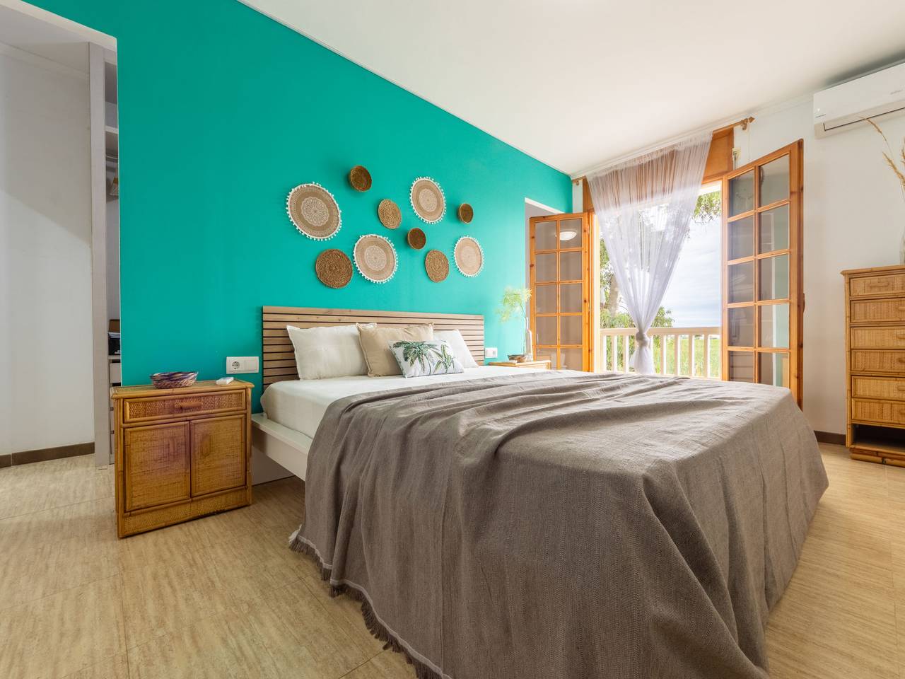 Corbella in Sant Jaume d'Enveja, Delta de l'Ebre