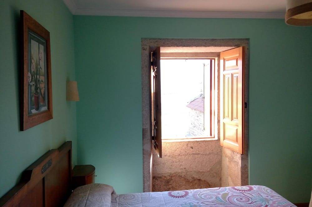 Casa de Verdes turismo rural es una antigua casa de labranza restaurada. in Cabana de Bergantiños, Costa de Galicia