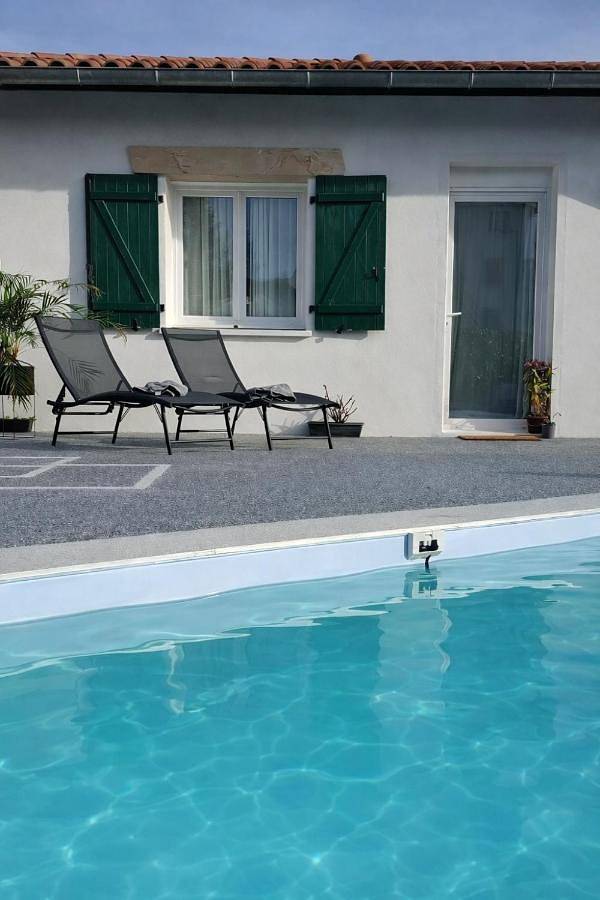 Maison d’hôte pour 2 personnes, avec terrasse ainsi que piscine et jardin