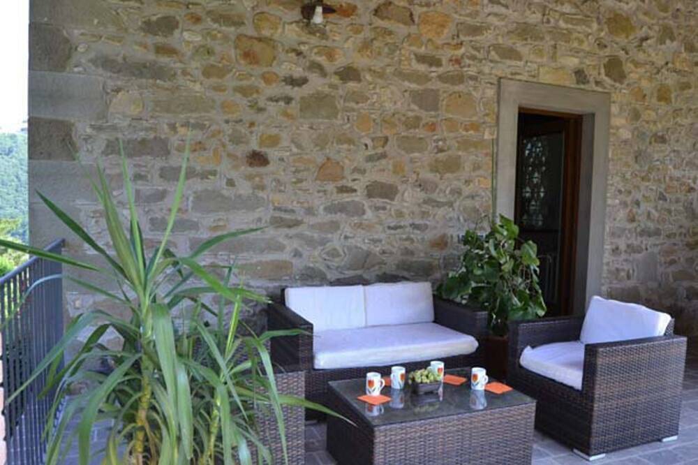Alleinstehendes Ferienhaus mit privatem Pool,  W-Lan, Tv, Innenhof, Panoramablick, Parkplatz in Castelnuovo di Garfagnana, Garfagnana