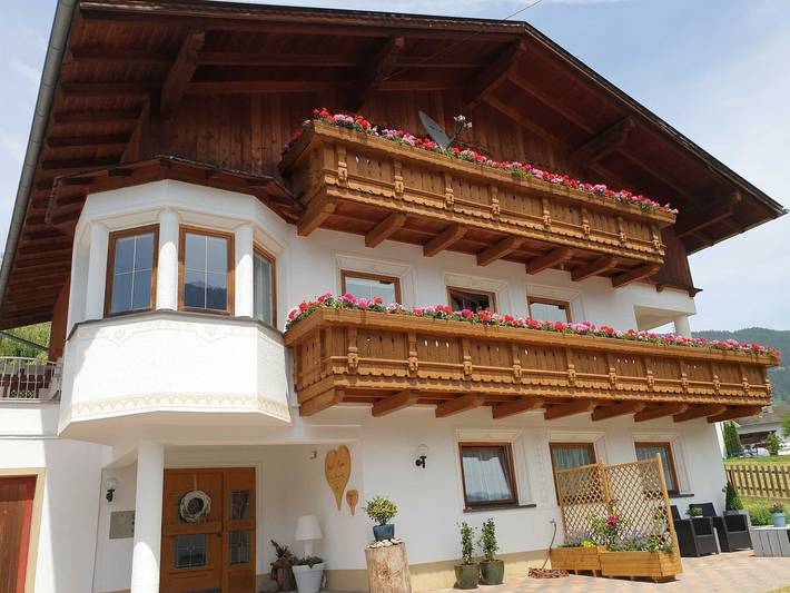Ferienwohnung für 4 Personen, mit Terrasse und Ausblick sowie Garten in Fließ