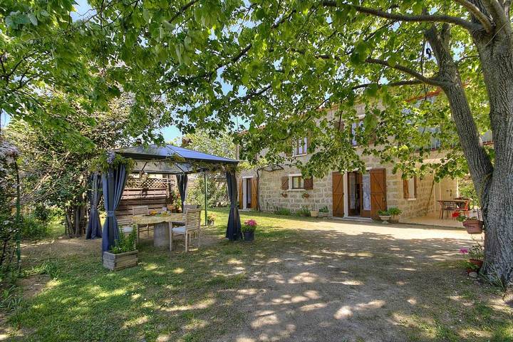 Gîte pour 2 personnes, avec vue et jardin, animaux acceptés - 1