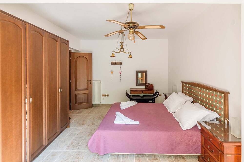 Odyssey's Palace - Escape in Mythical Ithaca in Platrithias, Greece