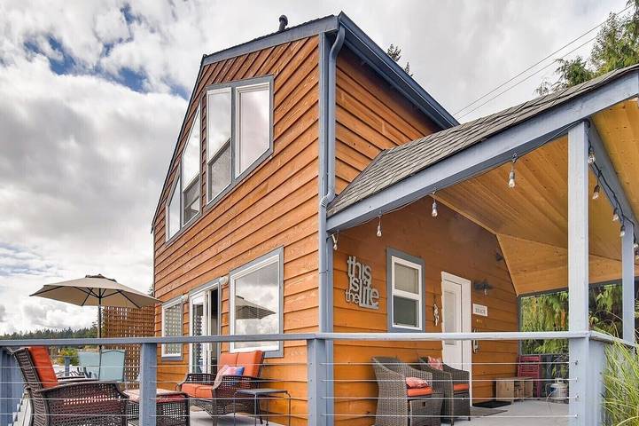 Vacation rental for 6 people, with terrace and yard, with pets in Hood Canal