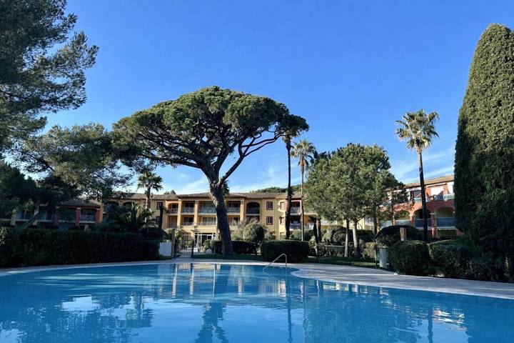 Appart’hôtel pour 5 personnes, avec jacuzzi ainsi que piscine et jardin