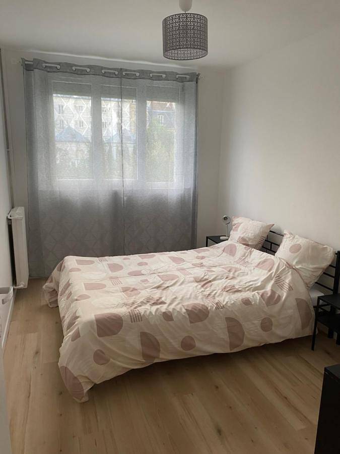 Chambre d’hôte pour 6 personnes, avec Balcon à Pantin