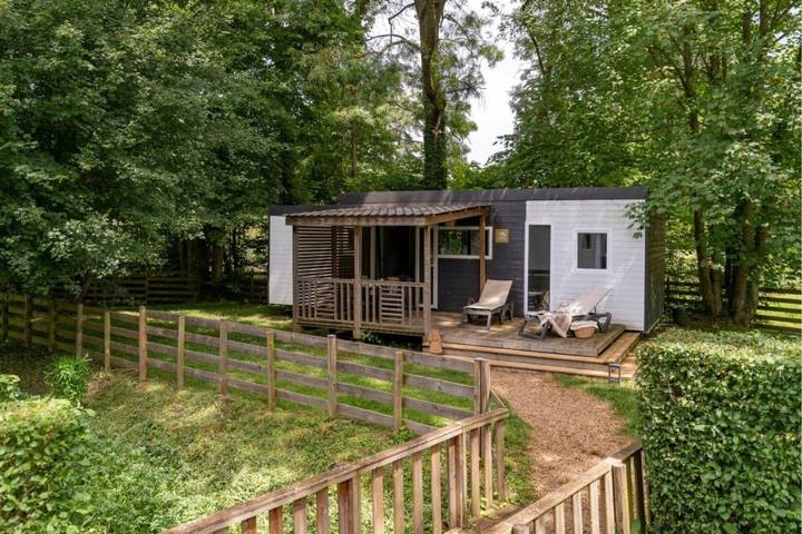 Mobil home pour 6 personnes, avec jardin ainsi que piscine et terrasse, animaux acceptés