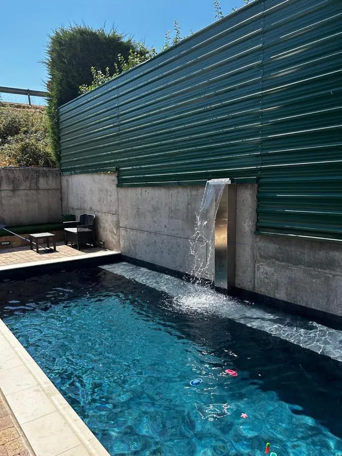 Casa de vacaciones para 9 personas, con terraza y piscina además de vistas y jardín, Se admiten mascotas - 1