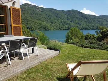 Gîte pour 4 personnes, avec jardin ainsi que vue sur le lac et vue à Tolla