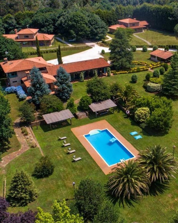 Chalet para 2 personas, con vistas además de piscina y jardín en Galicia