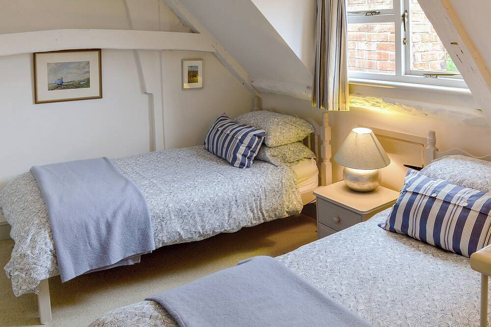 Boasting charm and character, this 3 storey cottage enjoys a cosy woodburner. in Blakeney, Norfolk Coast
