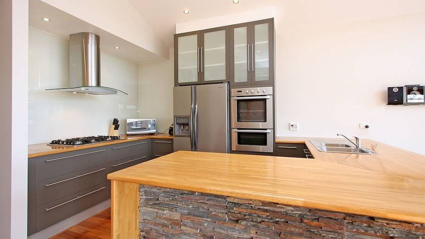 Holiday home for 10 people, with hot tub and garden in Dromana