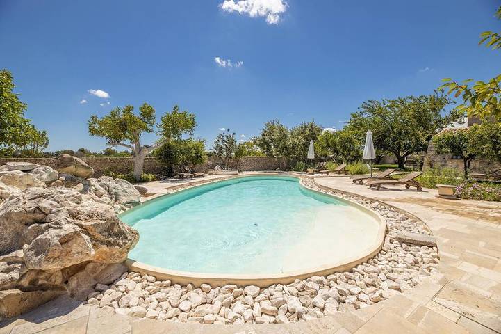 Villa per 15 persone, con giardino e terrazza nonché idromassaggio in Martano