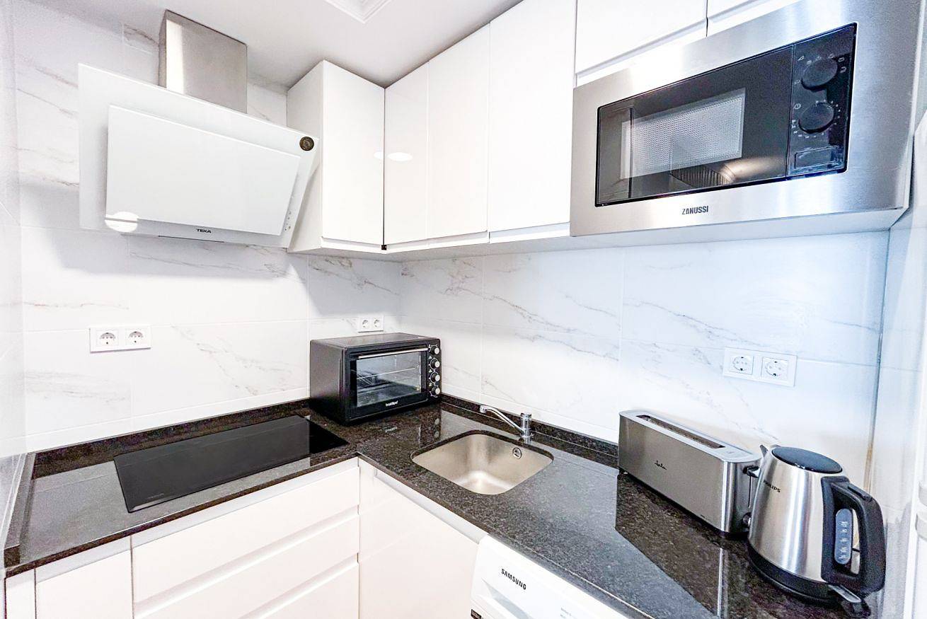 Appartement entier, Appartement moderne avec vue sur la mer à Sabinillas in Sabinillas, Manilva
