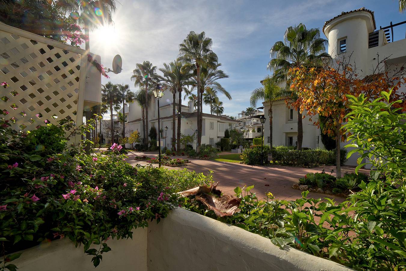 Entire apartment, Apartment 'Beautiful Newly Renovated 3 Bedroom' with Mountain View, Wi-Fi and Air Conditioning in Nueva Andalucia Golf Valley, Marbella