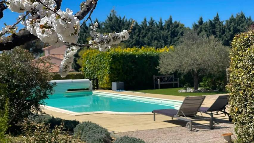 Location de vacances pour 9 personnes, avec Balcon et Terrasse ainsi que Jardin et Piscine à La Roque-sur-Pernes - 3