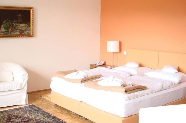 Doppelzimmer Kategorie A - Hotel Landsitz Pichlschloss in Mariahof, Lavanttaler Alpen