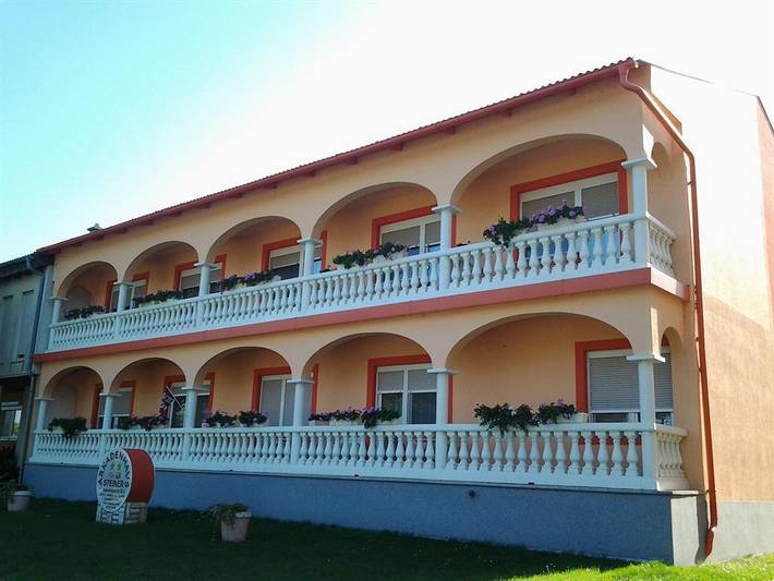 B&B für 3 Personen, mit Balkon und Terrasse sowie Garten und Seeblick im Burgenland