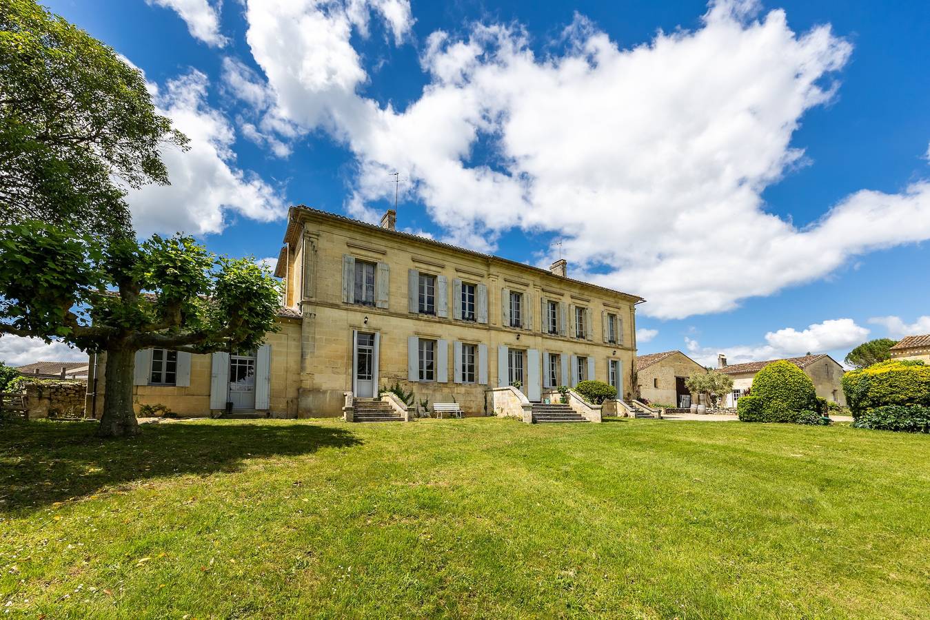 Außergewöhnlicher Aufenthalt im Château Le Noble mit privatem Pool im historischen Weingut in Saint-Germain-du-Puch, Libourne und Umgebung