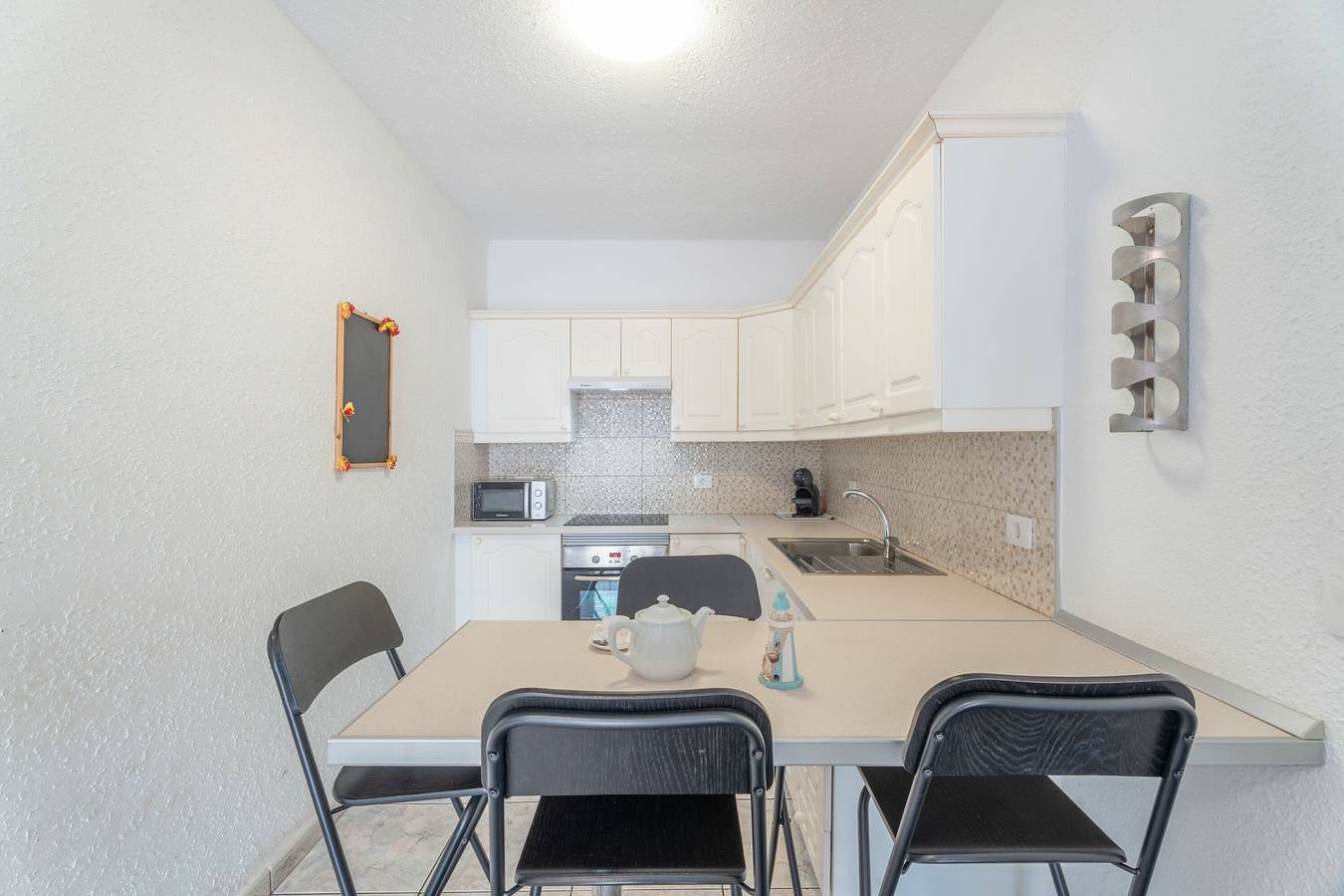 Apartamento entero, Vacaciones 'Chiara' con vistas a la montaña y piscina compartida in San Eugenio Alto, Adeje