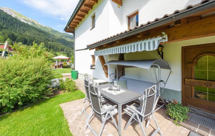 Ganze Ferienwohnung, Gemütliches Ski-Apartment mit Parkplatz & TV - 1,5km zu den Liften in Lechtaler Alpen, Sankt Anton am Arlberg