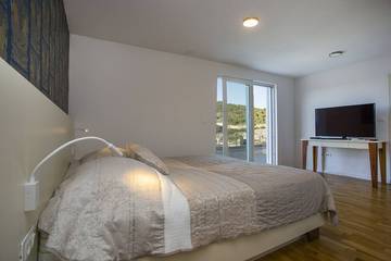 Villa for 7 People in Vis Town, Vis, Photo 3
