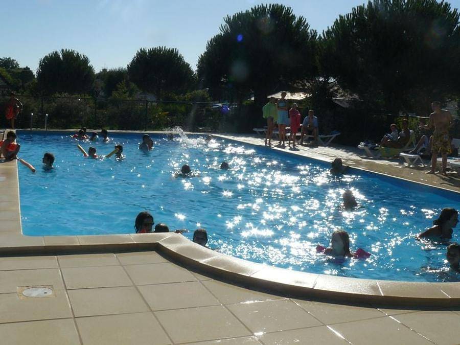 Camping Le Braou - Tente 2 personnes - Campétoile avec électricité in Audenge, Région d'Arcachon