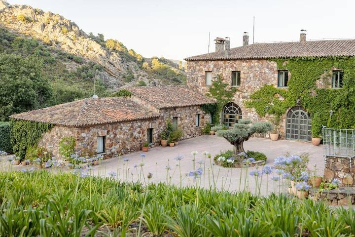 Casa rural para 23 personas, con Balcón y Terraza además de Jardín y Piscina en Navas de Estena - 2