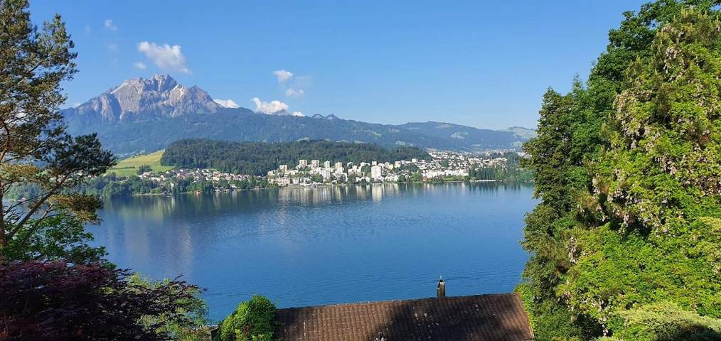 Ferienwohnung für 6 Personen, mit Balkon und Terrasse sowie Garten und Seeblick in Luzern