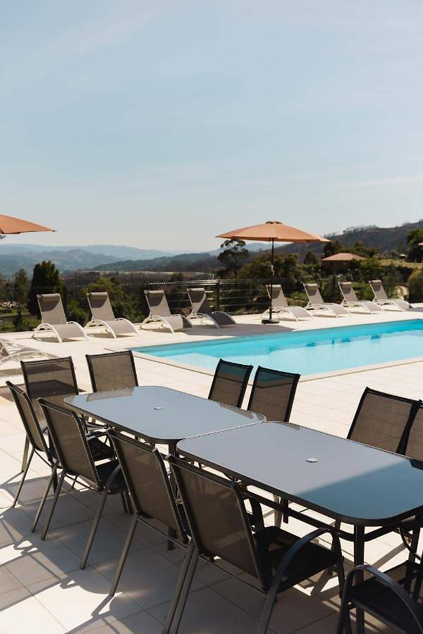 Location de vacances pour 20 personnes, avec jardin et piscine ainsi que terrasse et vue dans Codeçoso - 3