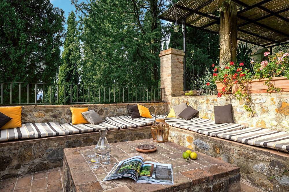 Villa a Montalcino con 11 camere da letto e 22 posti letto in Montalcino, Val d’Orcia