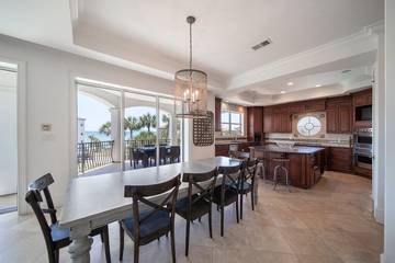 Vacation House for 24 Guests in Miramar Beach, Emerald Coast, Picture 3
