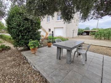 Gîte pour 4 personnes, avec jardin à Servian