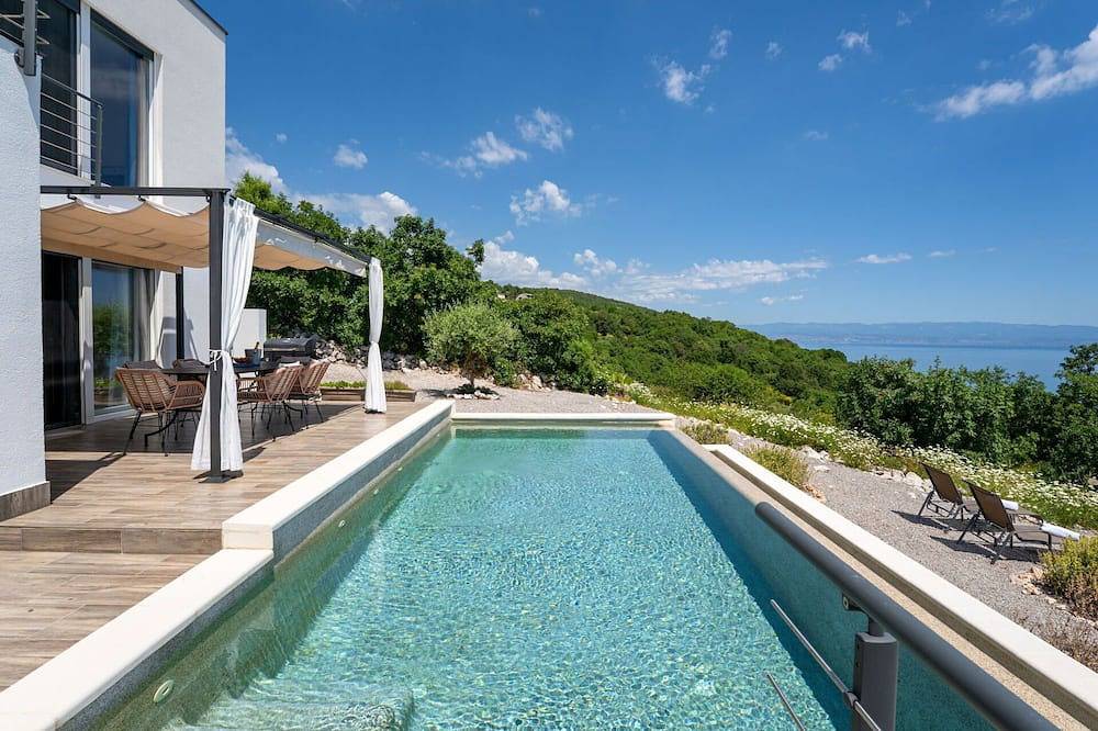Wunderbares alleinstehendes Ferienhaus mit privatem Pool, Klimaanlage,  W-Lan, Tv und Terrasse in Kršan, Ostküste Istrien