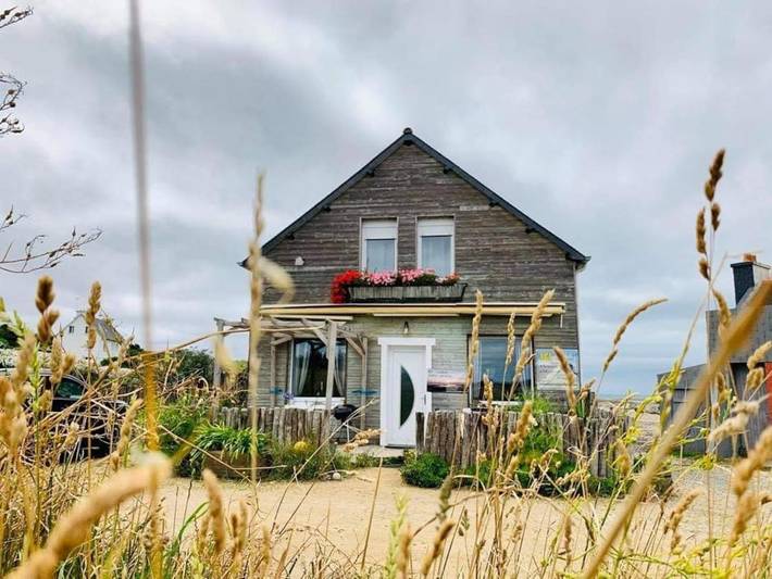 Location de vacances pour 8 personnes, avec jacuzzi ainsi que sauna et jardin dans Plage du Sillon de Talbert - 2