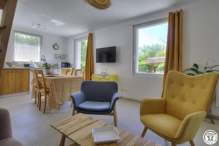 Location de vacances pour 11 personnes, avec jardin dans Magnieu